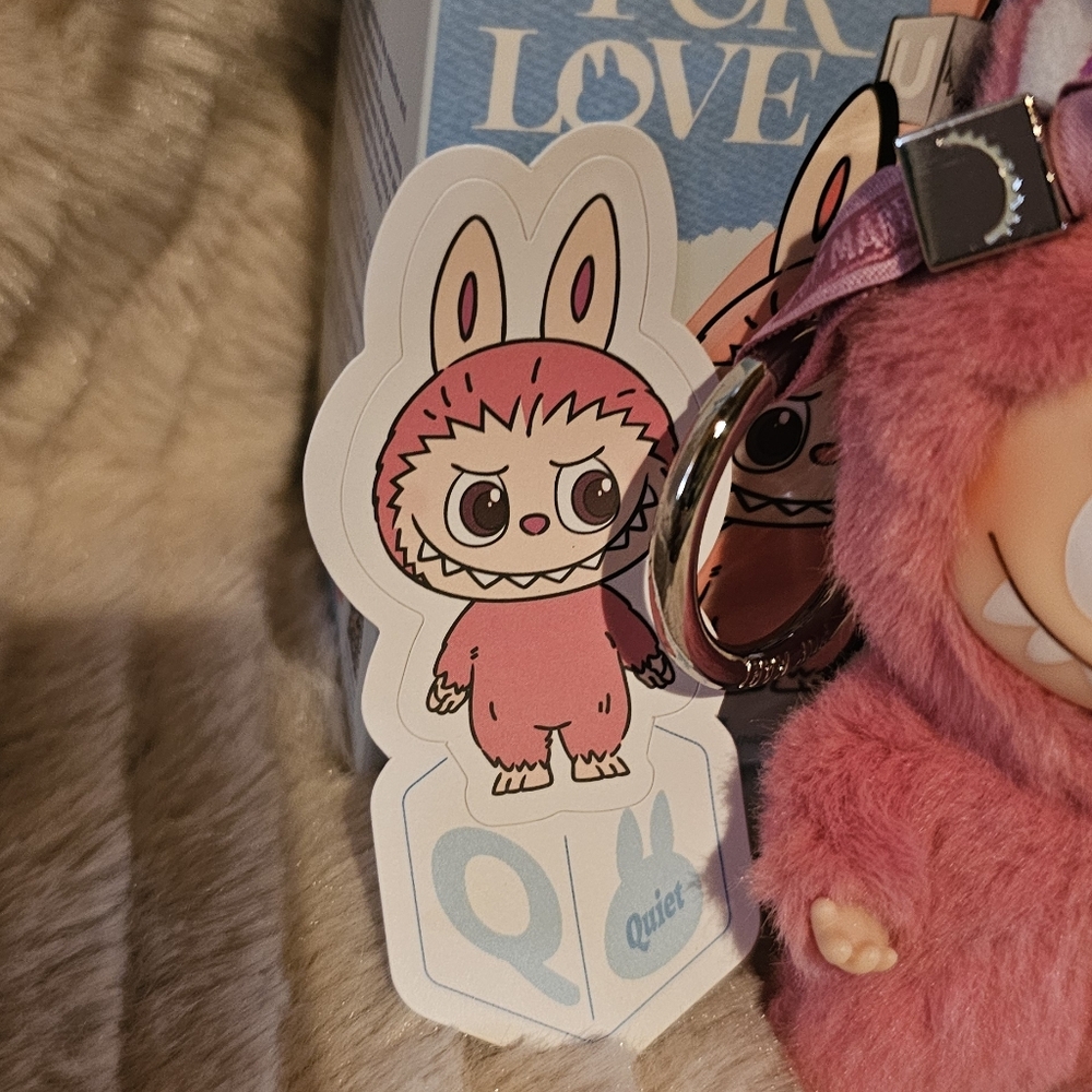 PopMart PIN FOR LOVE Letter Q - Picture 2 of 6